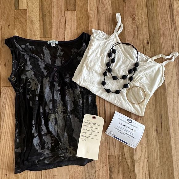 SCREENWORN Piper Perabo Because She Said So American Eagle Urban Outfitters Top - Picture 5 of 5